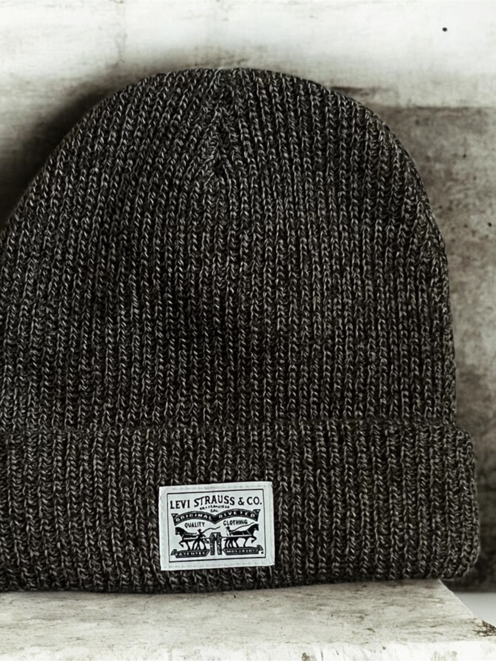Levi’s Charcoal Gray Ribbed Knit Beanie Winter Hat